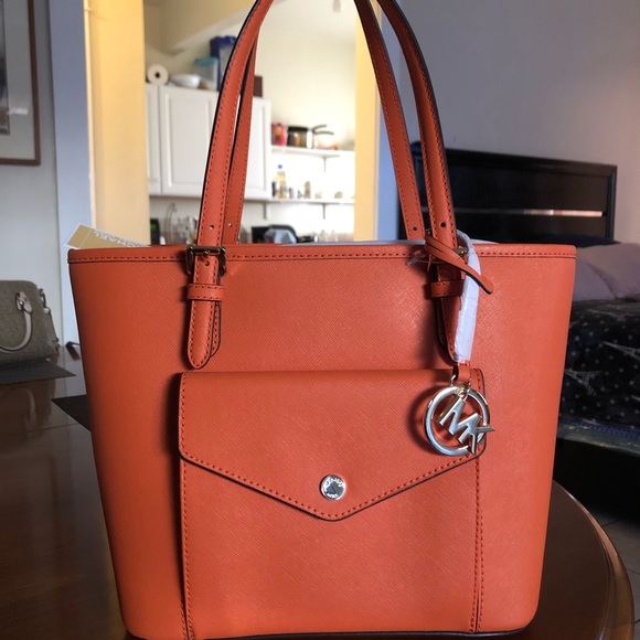 New MK Leather Tote 🔥✨ Great Deal 🤑 - Picture 2 of 8
